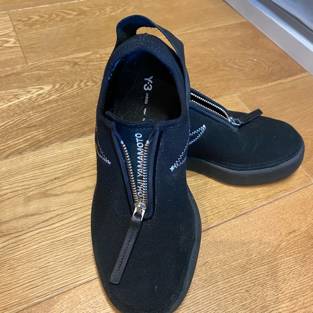Y3 Adidas. Black zipper front sneakers. Size 7.